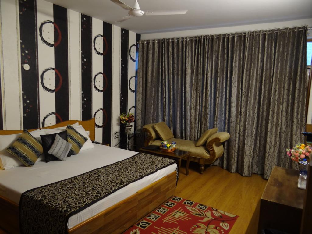 Hotel Natraj Manali Dharamshala Room photo