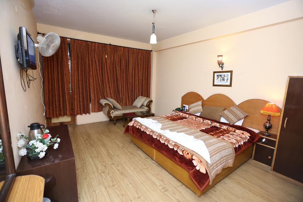 Hotel Natraj Manali Dharamshala Room photo