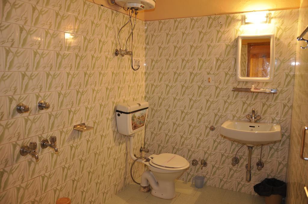 Hotel Natraj Manali Dharamshala Room photo